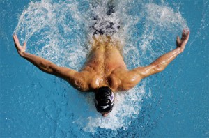 1.水泳：早く痩せるための5大スポーツの1つ。